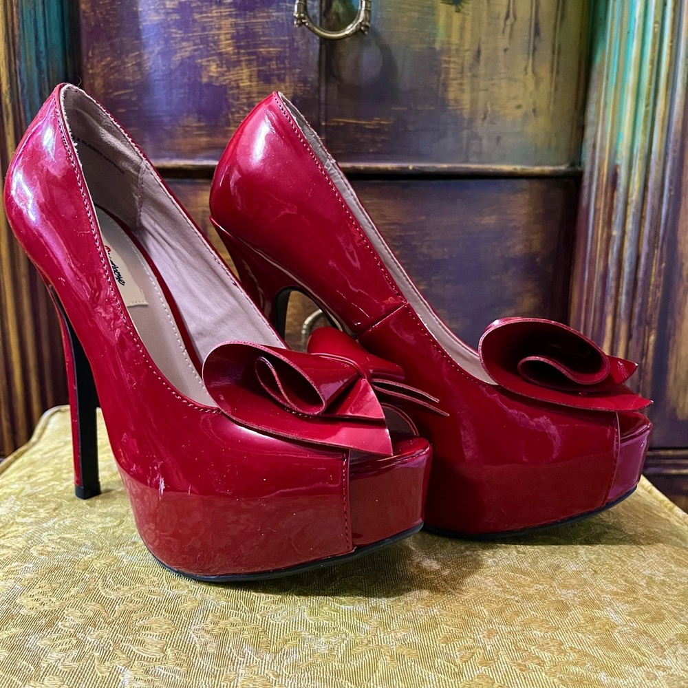 Olsenboye Red Platform Heels Open Toed With Bow Detail Size 6.5 / 6 1/2